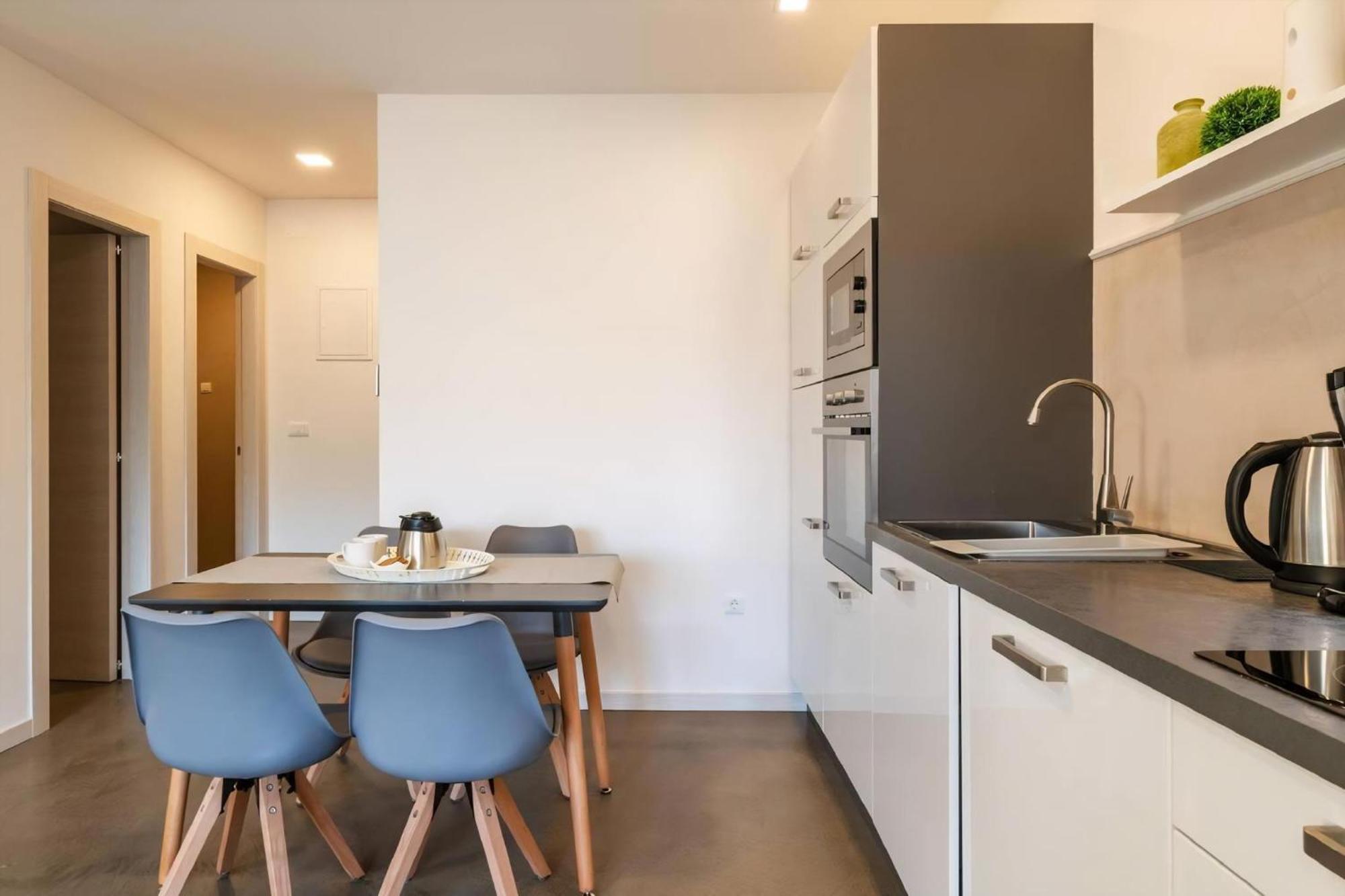 Apartment In Mit Privatem Balkon Pula